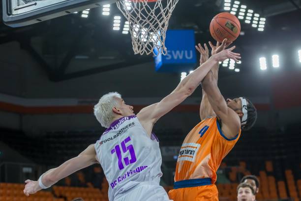 利用边路传 利用边路传