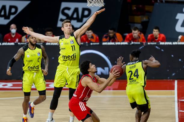 让年轻队员 让年轻队员